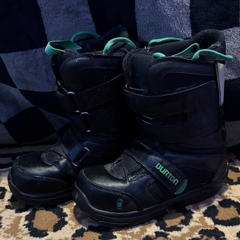Burton Progression Kids Black and Green Snowboard Boots